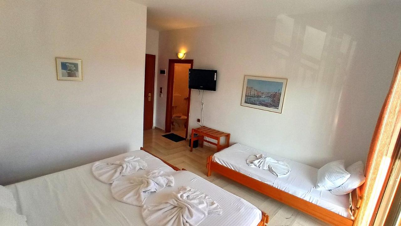 Denise Hotel Skopelos Buitenkant foto